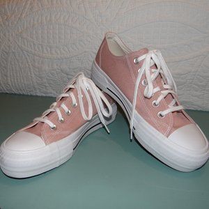 No Boundaries size 9